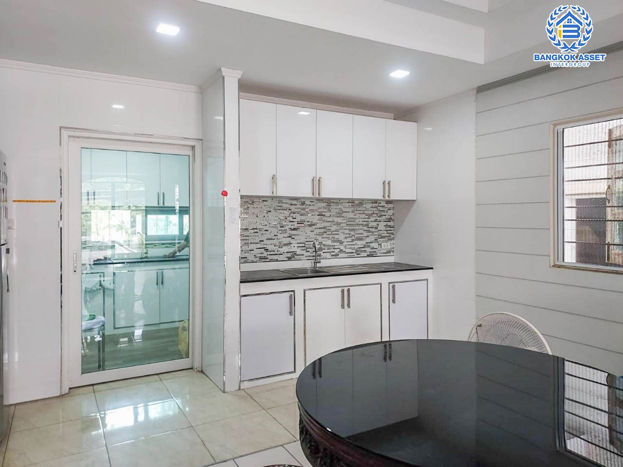 *****บ้านเดี่ยวมือสอง ม.ชวนชื่นพาร์ควิลล์ กาญจนาภิเษก หลังมุม บนเนื้อที่ 211 ตร.ว. ฟังก์ชันพร้อม 6 ห้องนอน 4 ห้องน้ำ 4 ที่จอดรถ บนทำเลศักยภาพติดถนน เชื่อมต่อถนนกาญจนาภิเษก, ถนนสิรินธร, ถนนบรมราชชนนี ใกล้เซ็นทรัลปิ่นเกล้า